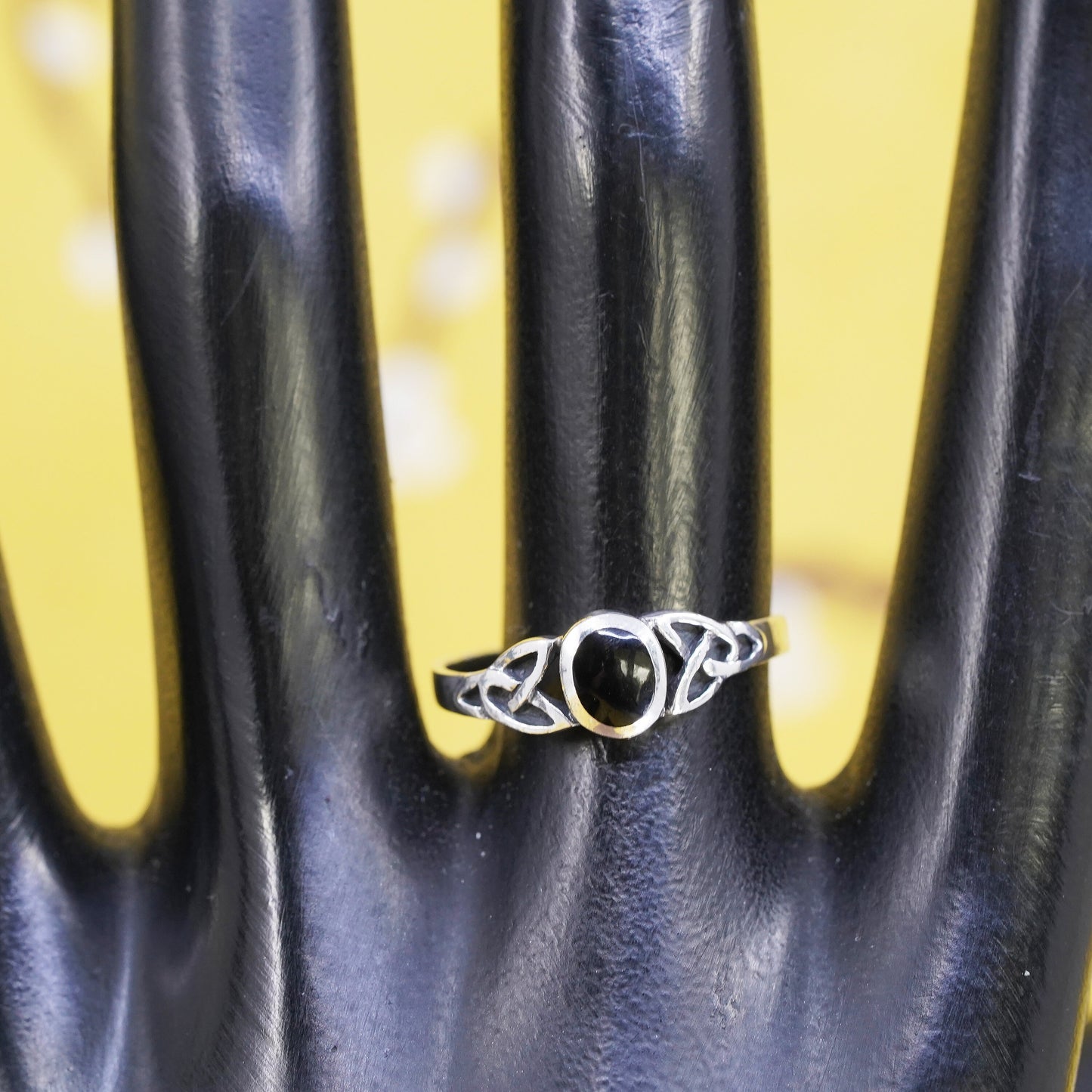 Size 7.5, vintage Sterling 925 silver handmade ring with oval onyx