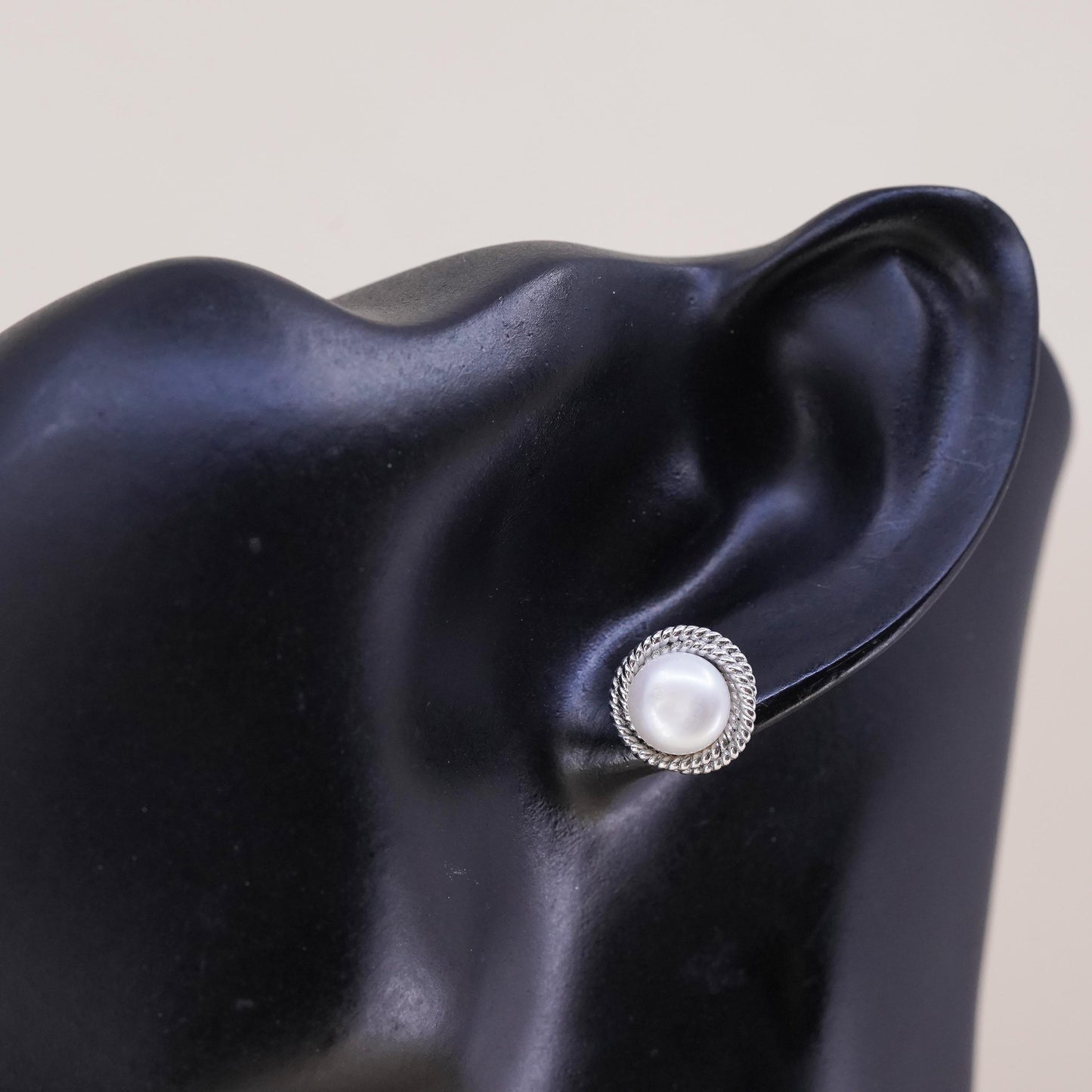 Vintage single earring. Sterling 925 silver pearl stud with cable around
