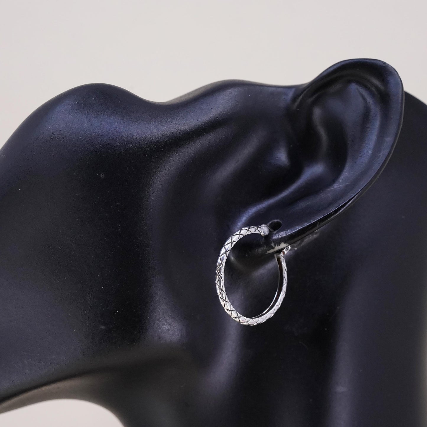 0.75", Vintage sterling silver single earring, fashion minimalist textured hoop