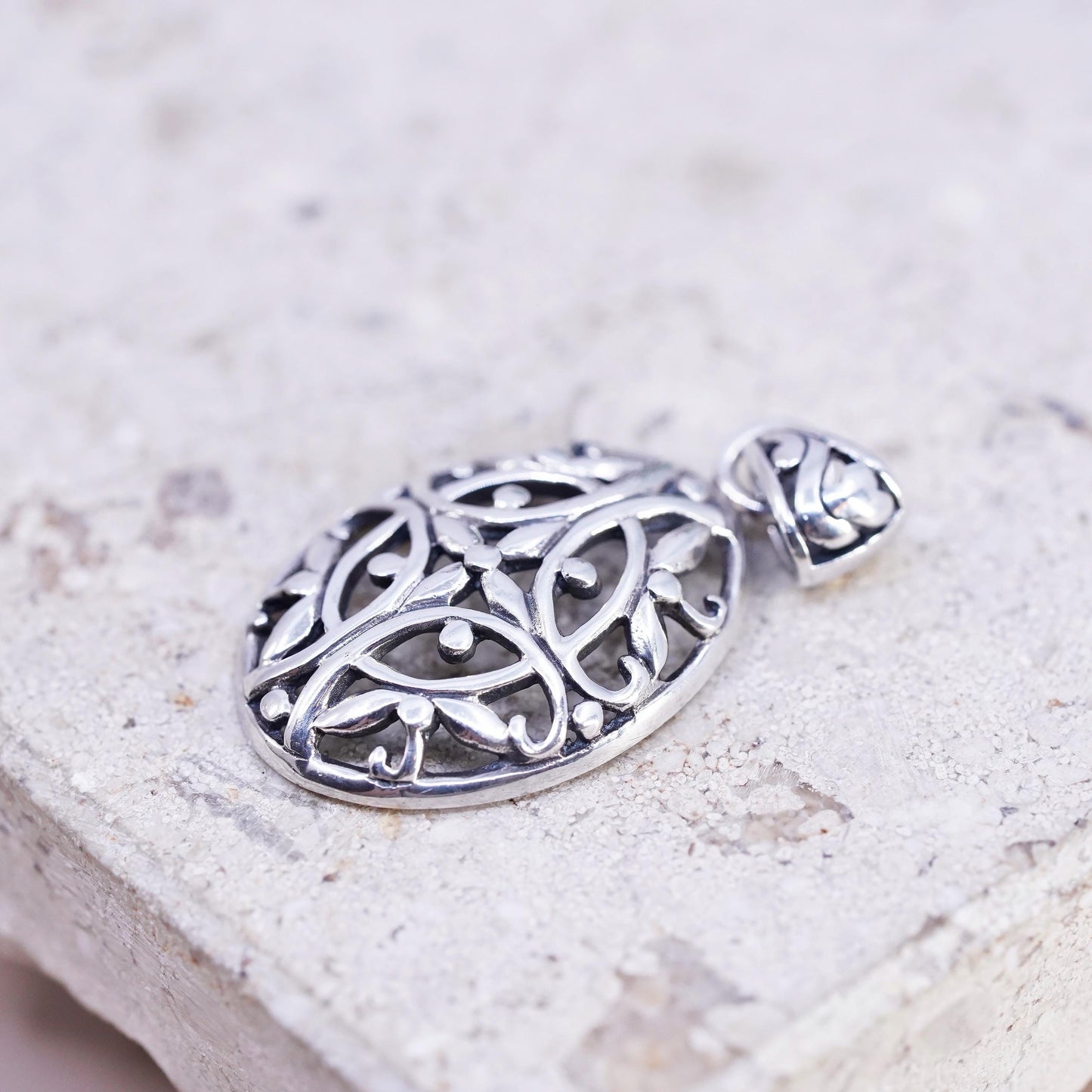 Vintage Sterling silver handmade pendant, 925 filigree oval