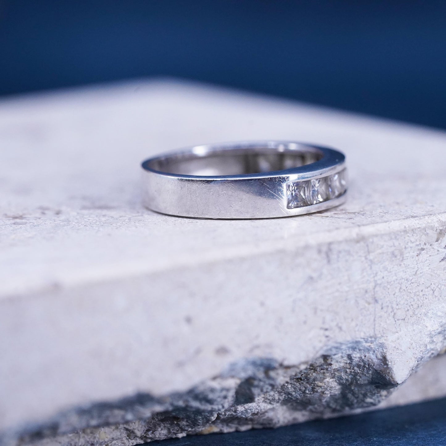 Size 8, vintage Sterling silver ring, 925 band with clear cz