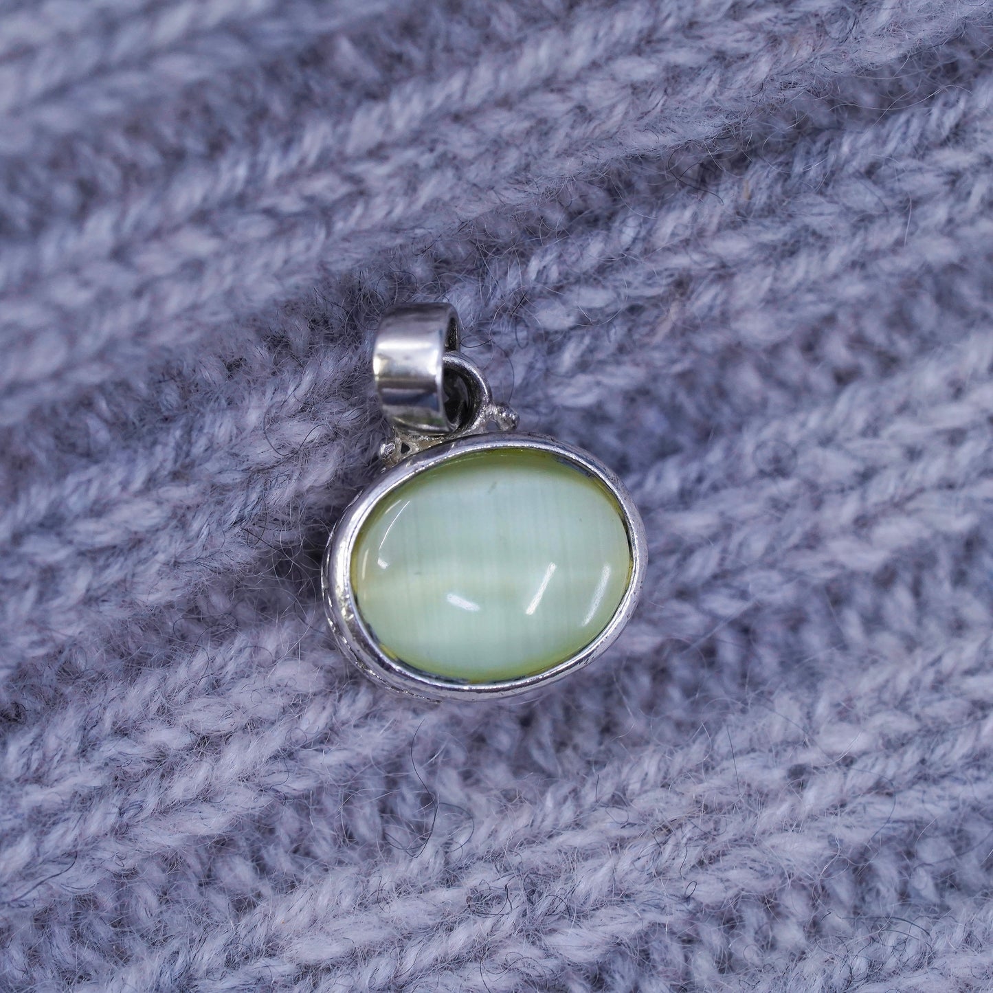 Vintage Sterling silver 925 handmade pendant with oval green cat eye