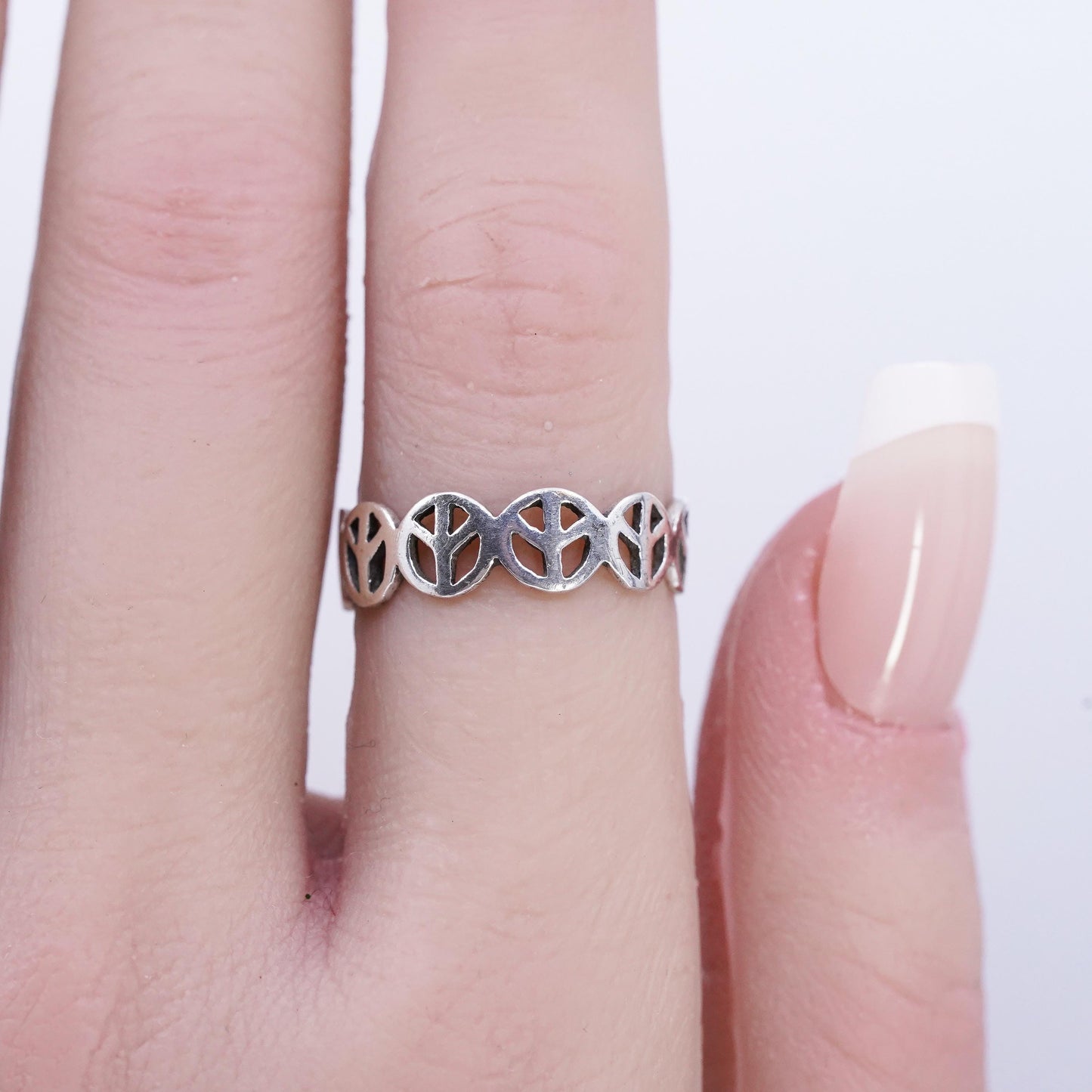 Size 6, VTG southwestern Sterling 925 silver ring, peace sign stackable band