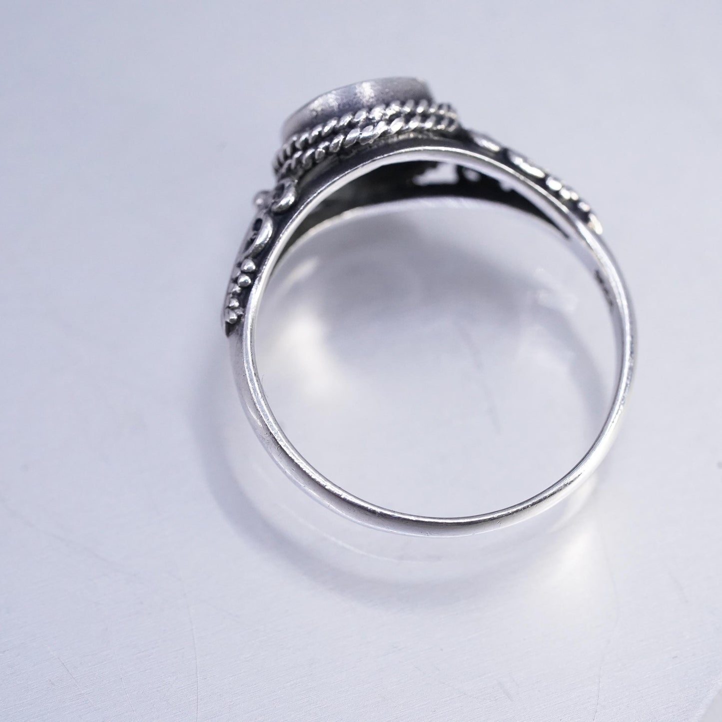 Size 7.25, VTG Sterling 925 silver handmade triangular ring w/ onyx inlay cable