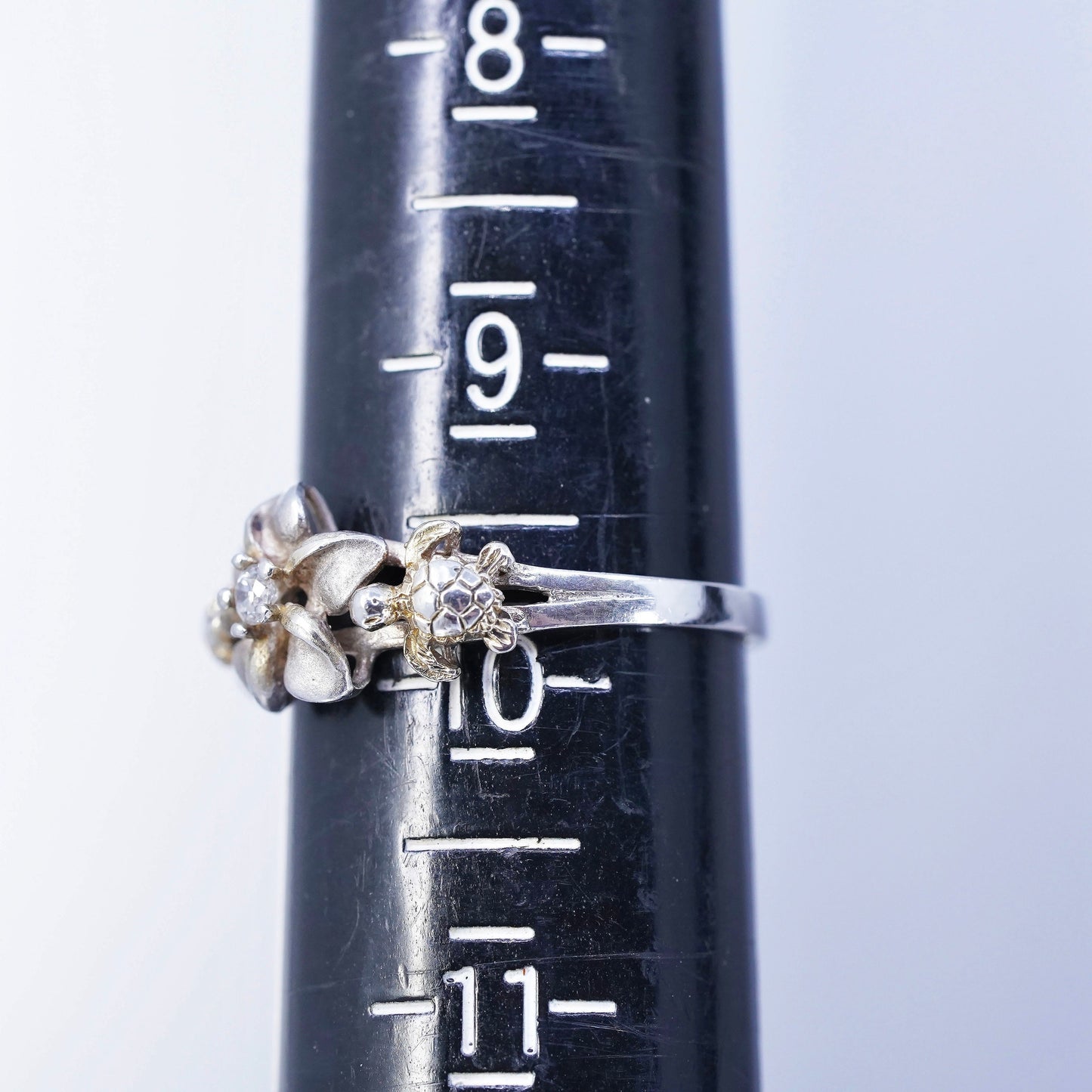 Size 9.5, vintage Sterling 925 silver plumeira flower ring with turtles and cz