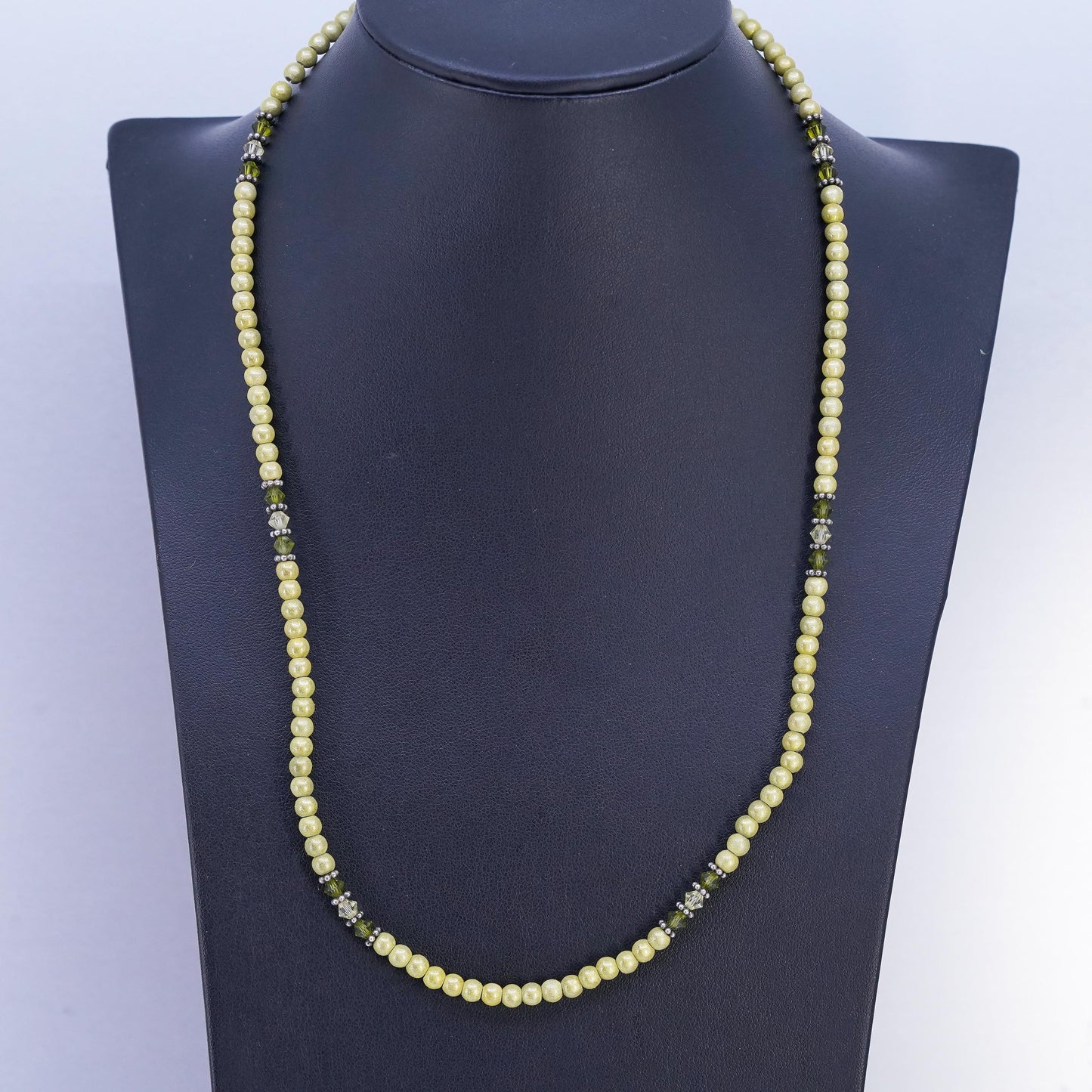 20", vintage Sterling 925 silver handmade necklace with green beads and crystal
