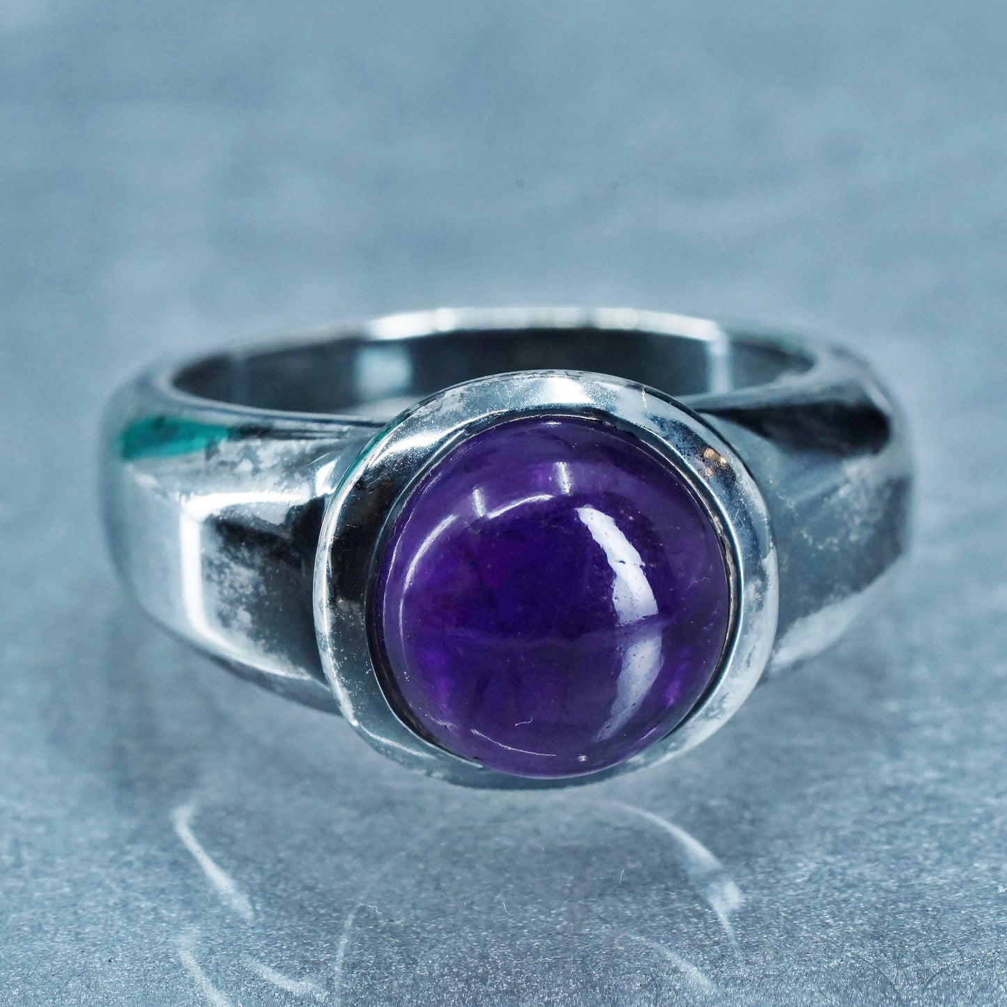 Size 8, vintage Sterling 925 silver handmade band ring with amethyst