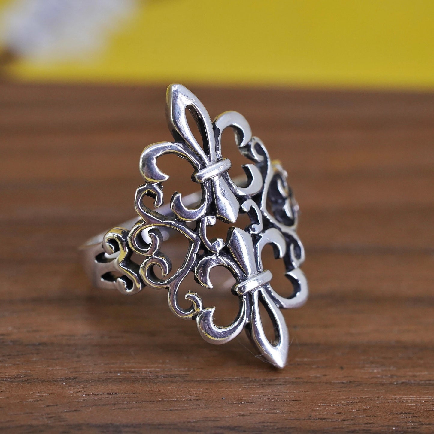 Size 7.5, vintage Sterling silver handmade ring, 925 French fleur-de-lis band