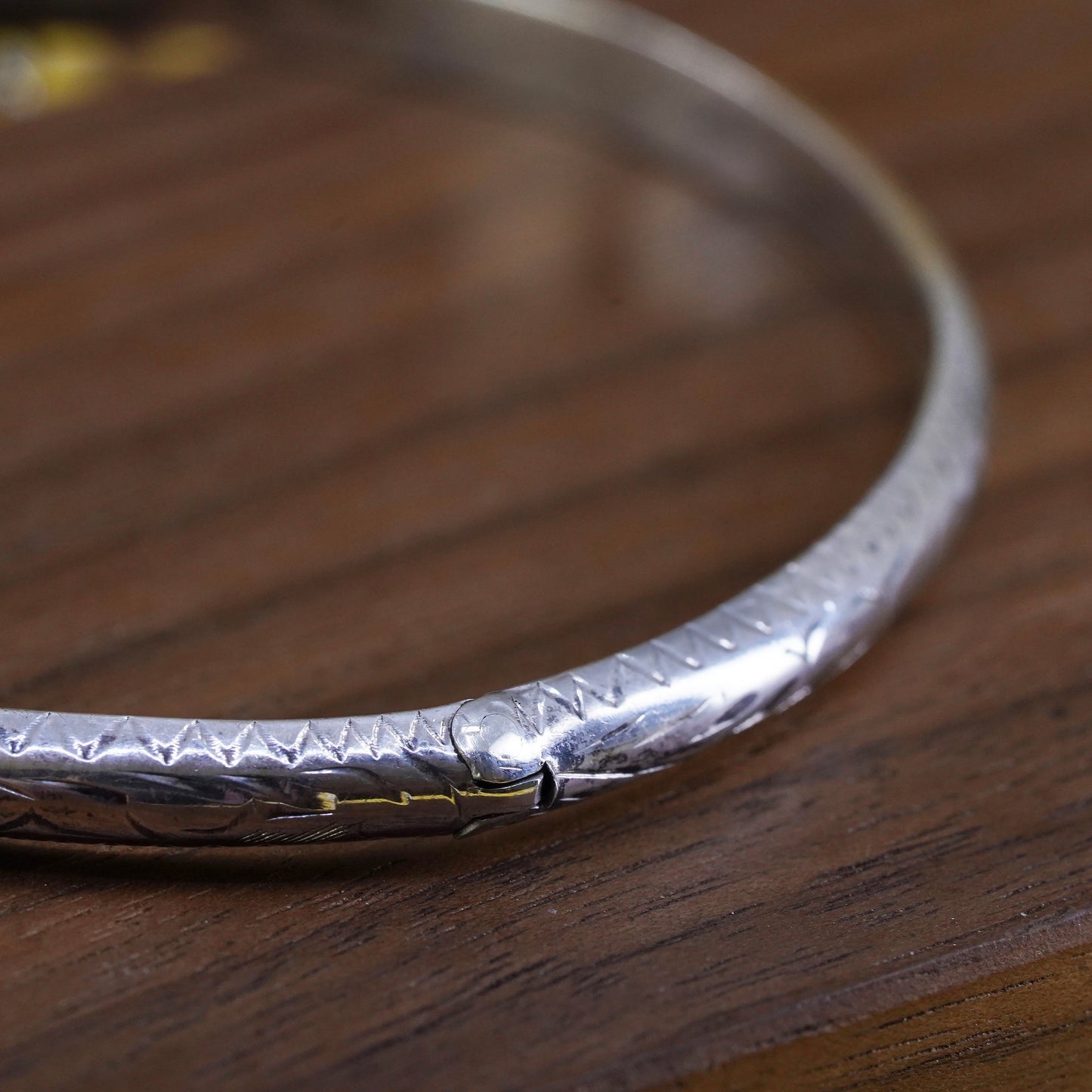 7.5", Sterling silver bracelet, textured 925 hinged bangle with secure chain