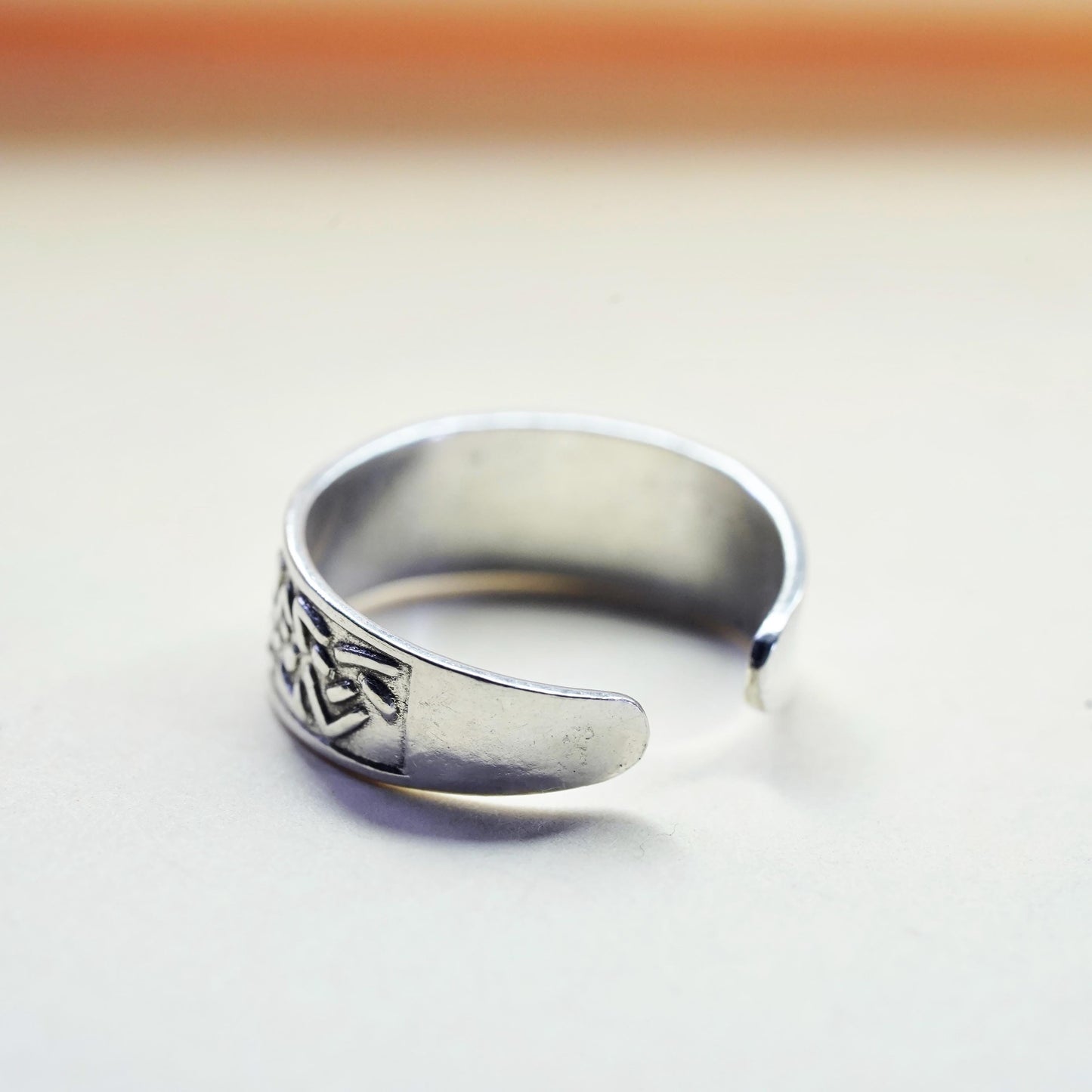 Size 4, vintage sterling silver handmade ring, 925 Celtic knot relief open band