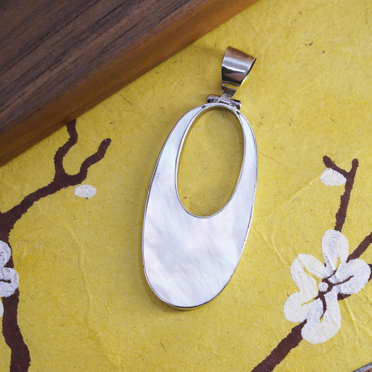 Vintage Sterling 925 silver handmade oval pendant with mother of pearl inlay
