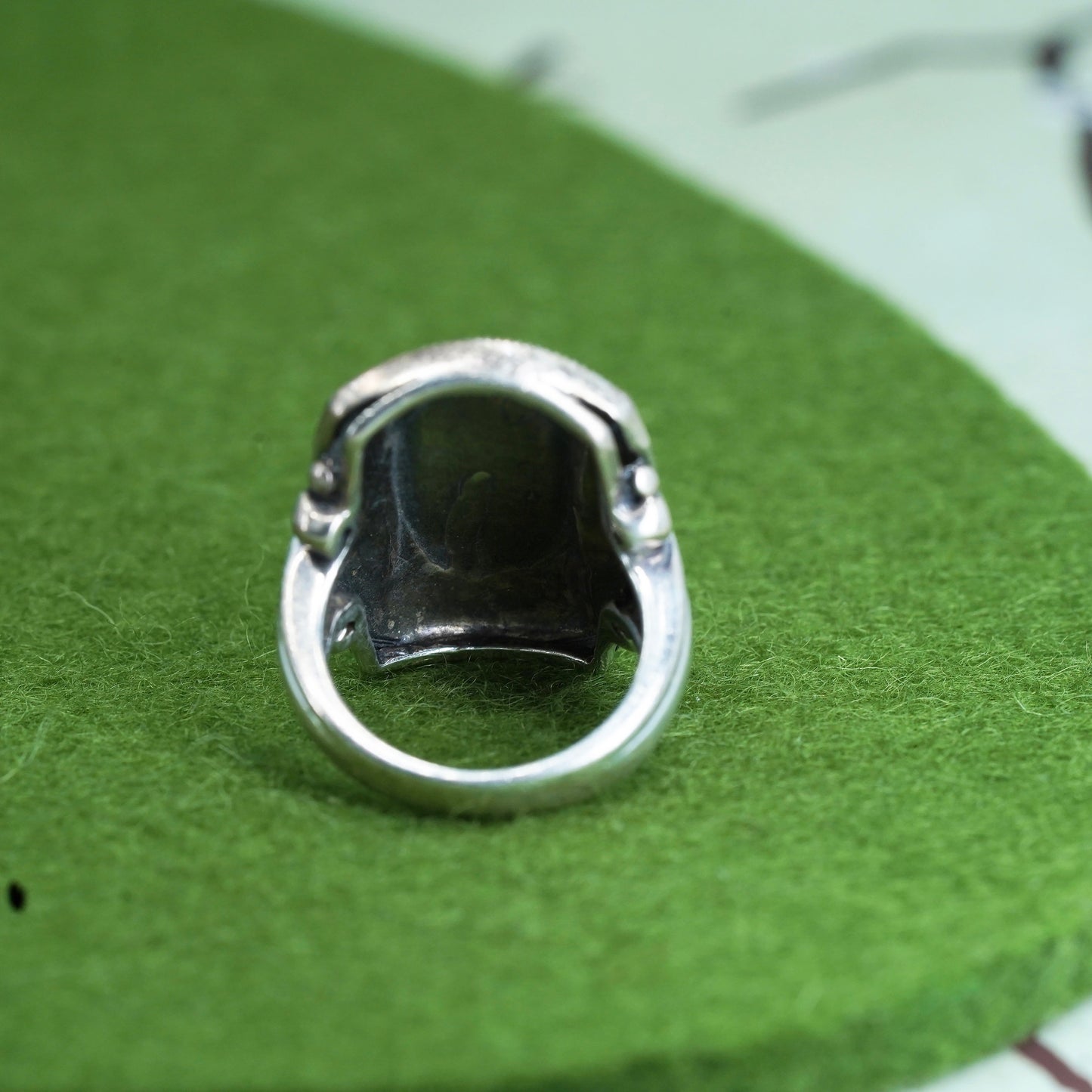Size 5.5, vtg 925 sterling silver handmade ring, filigree band oval black onyx