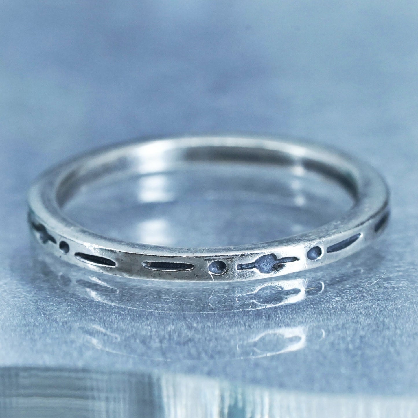 Size 8, vintage southwestern Sterling 925 silver wedding ring, stackable band