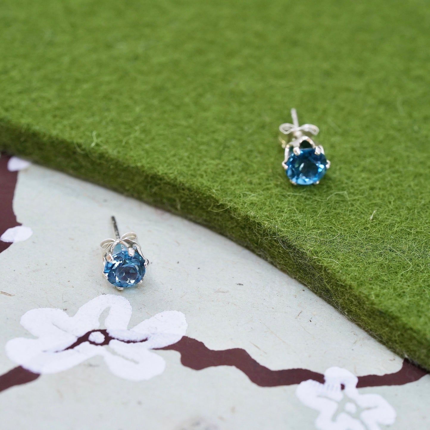 4mm, Vintage sterling silver earrings with blue topaz, 925 studs