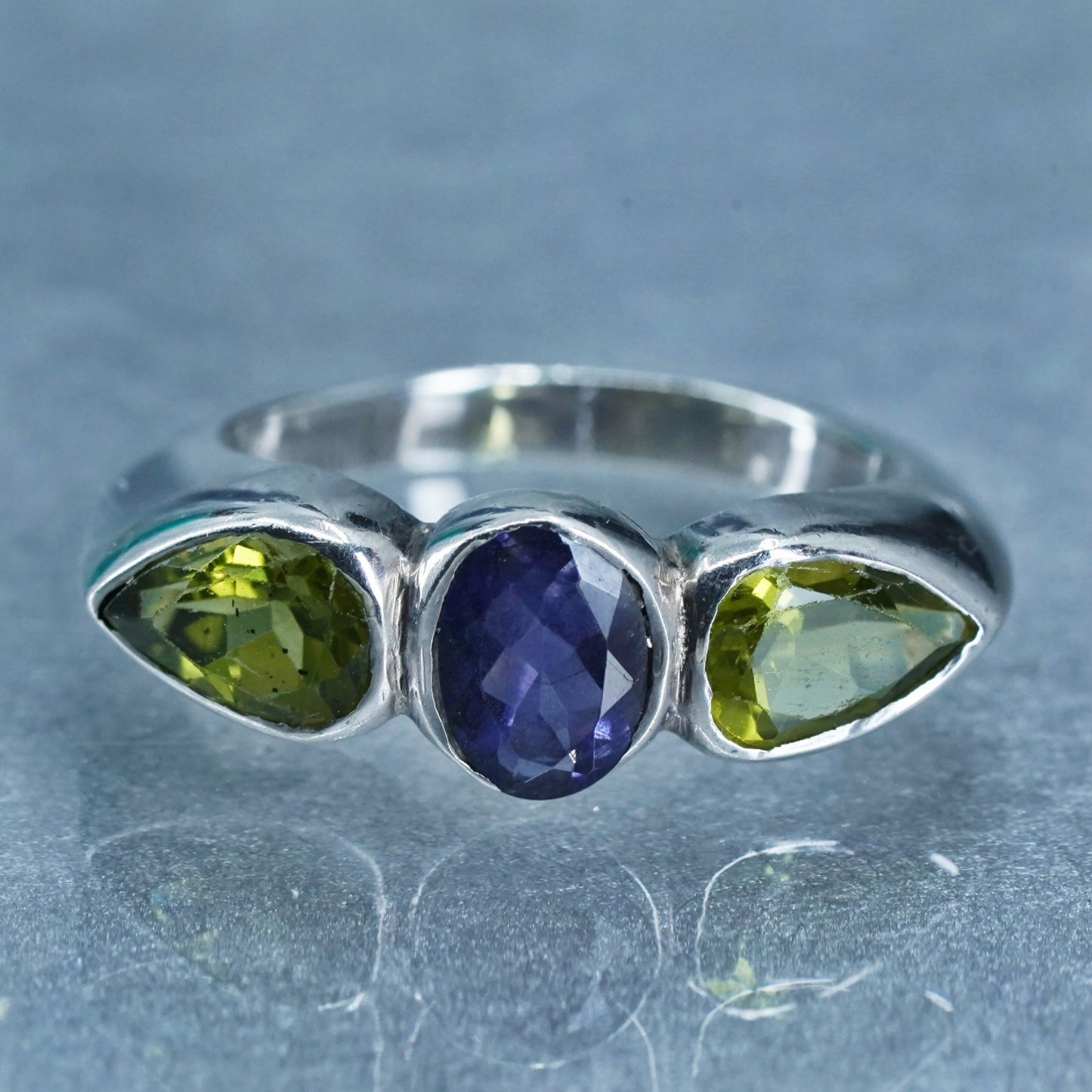 Size 5.5, vtg Sterling 925 silver handmade band ring with amethyst and peridot