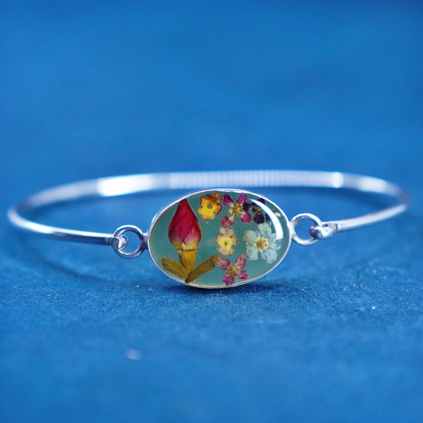 5.75”, Sterling silver handmade bracelet, 925 hinged bangle with resin flower