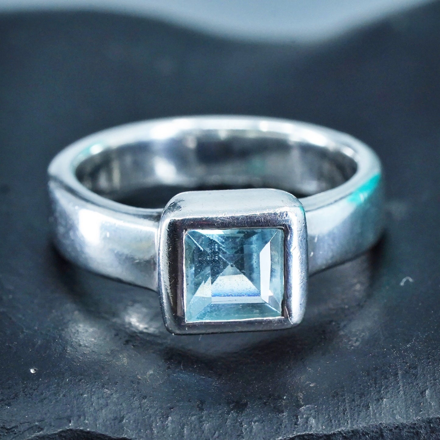 Size 6.5, vintage Sterling 925 silver handmade band ring with square topaz