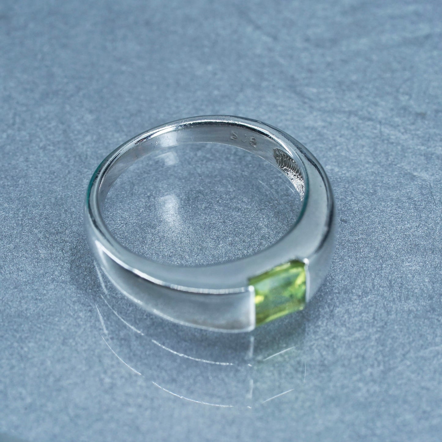 Size 6, vintage Sterling 925 silver handmade stackable band ring with peridot