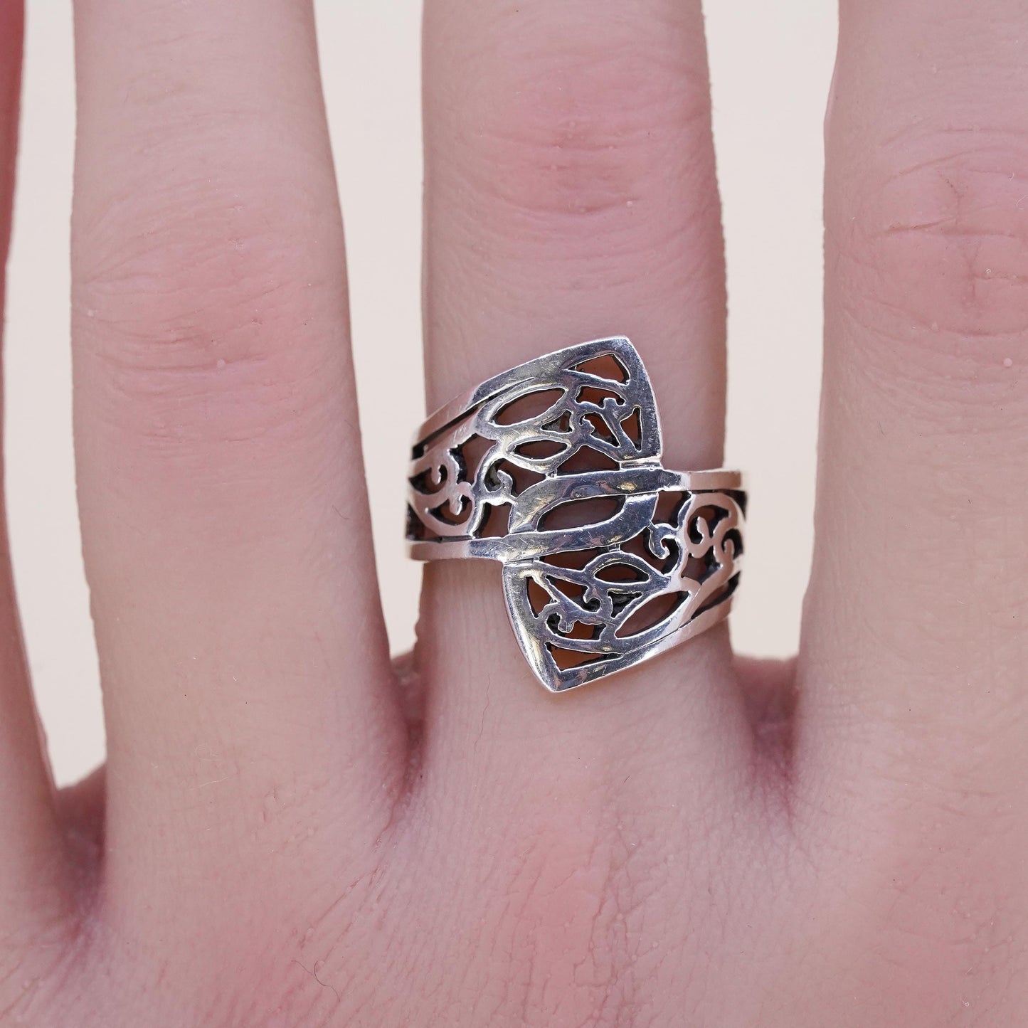 Size 7, vintage Sterling silver handmade ring, 925 band w/ filigree swirl band
