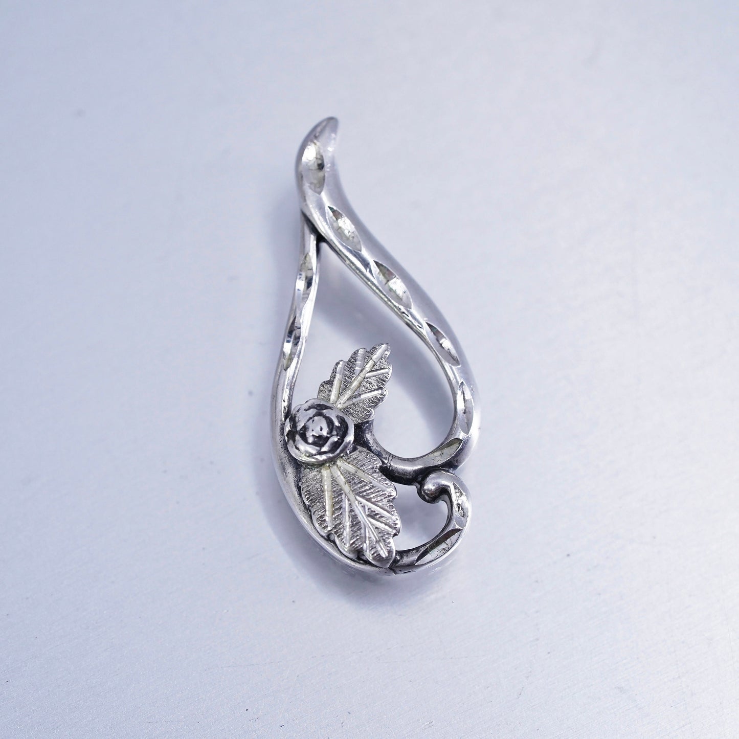 VTG CCO Coleman Black Hills sterling silver teardrop pendant with rose leaves