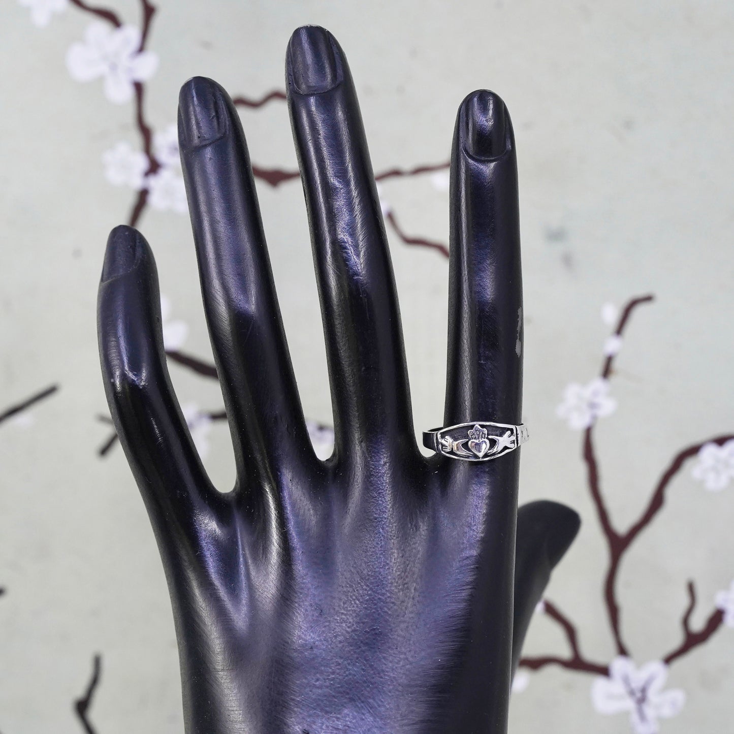 Size 7, Vintage Irish sterling silver claddagh ring, holding heart 925 band