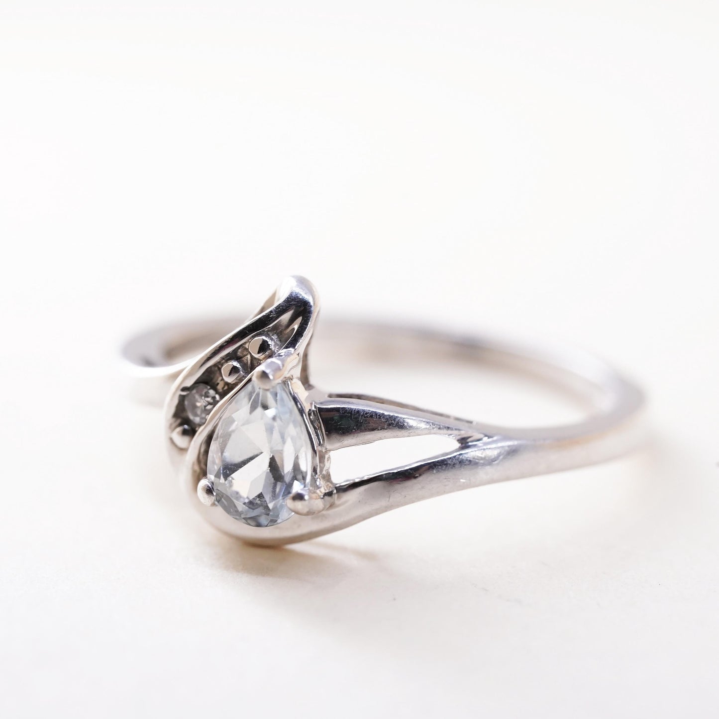 Size 7.5, vintage sterling 925 silver handmade ring with blue topaz diamonds