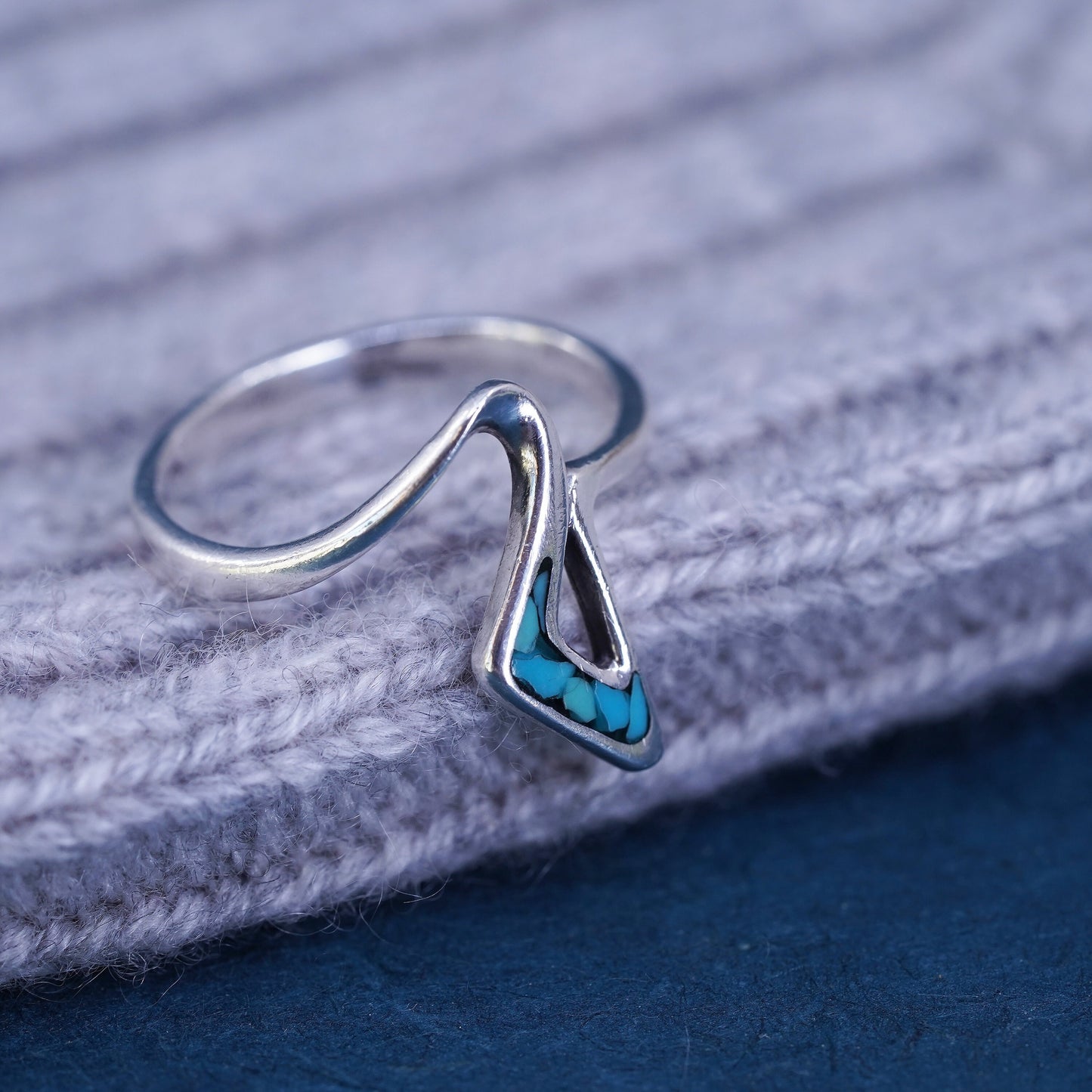 Size 7, Native American sterling silver handmade ring, 925 wavy band turquoise