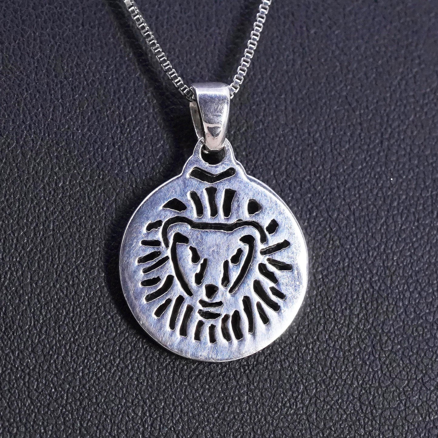 18", vintage Sterling silver necklace, 925 box chain with lion king pendant