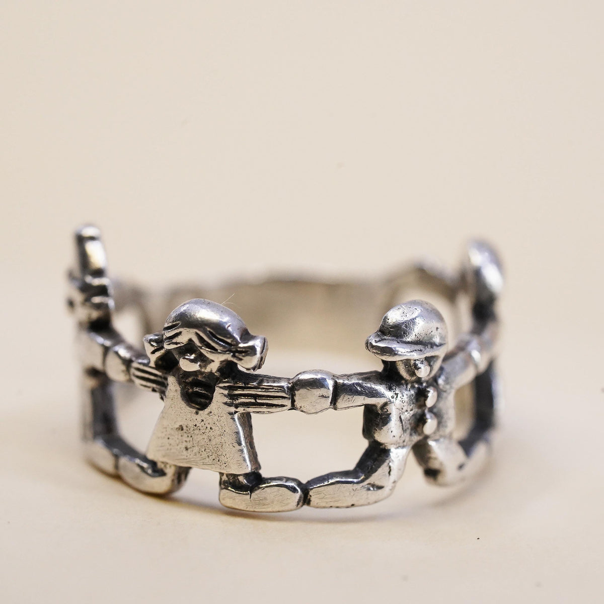 Size 7, Sterling Silver 925 Children Holding Hands Ring, Boy Girl Circle Band