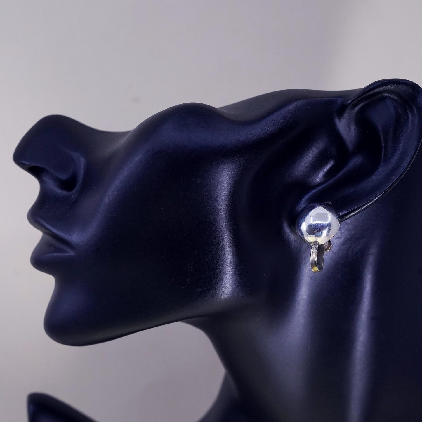 Vintage Hecho En Taxco sterling 925 silver handmade dome screw back earrings