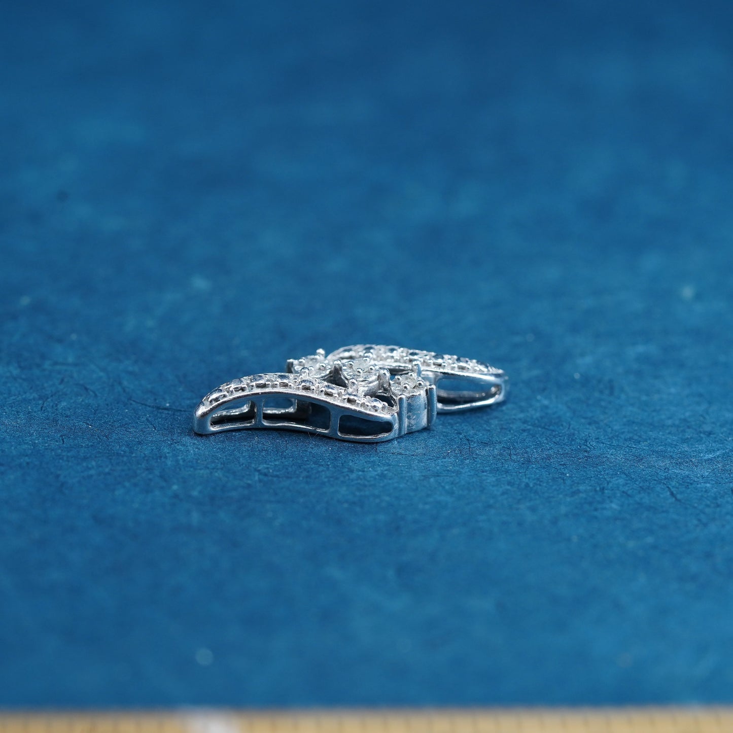 Vintage elegant Sterling silver 925 pendant with genuine diamonds