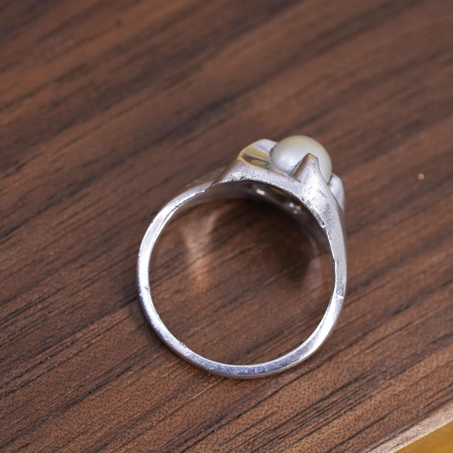 Size 8, vintage Sterling silver ring, 925 statement ring with freshwater pearl