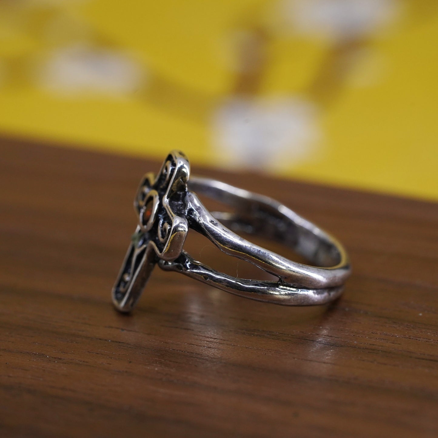 Size 7, vintage Israel Sterling silver handmade ring, 925 cross band w/ garnet