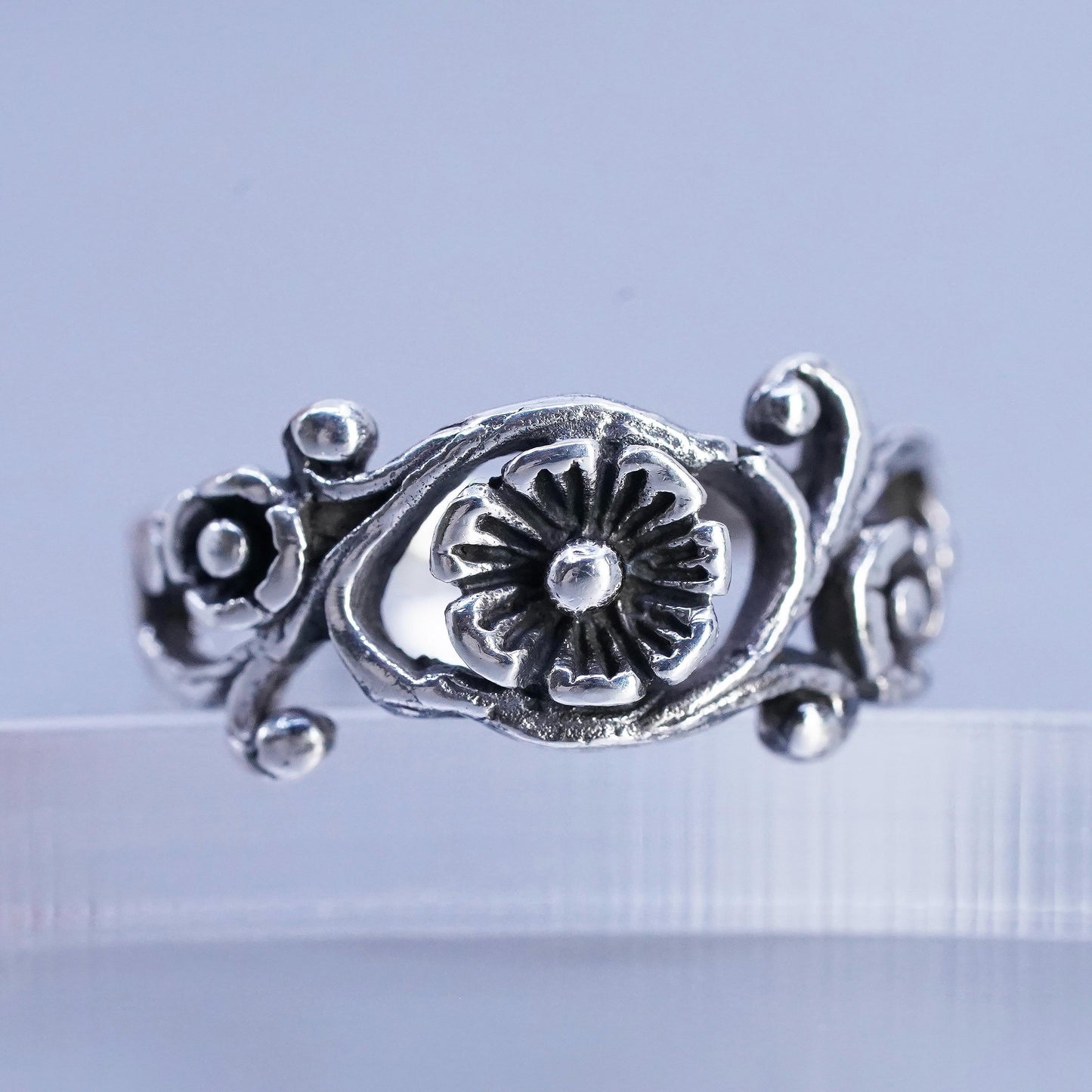 Size 3.5, vintage southwestern Sterling 925 silver ring, cluster flower band