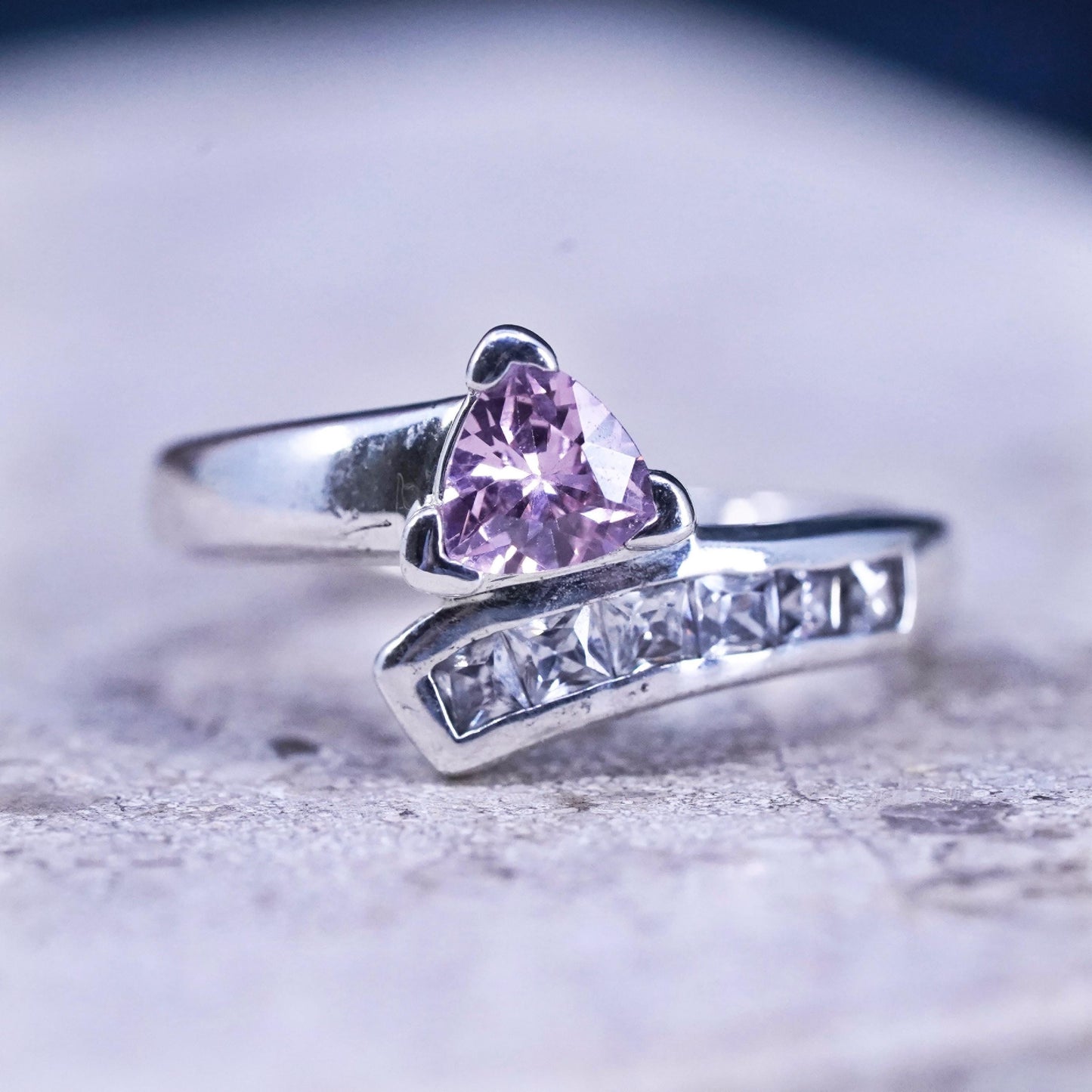 Size 6, vintage Sterling 925 silver handmade ring with pink crystal details