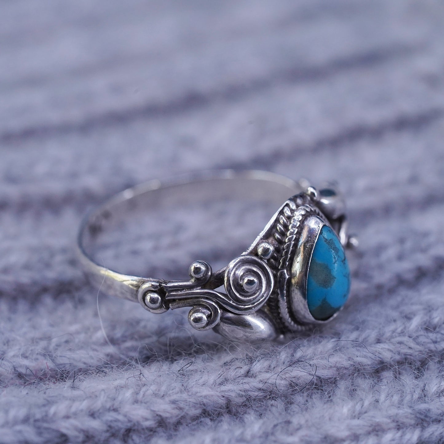 Size 7.5, vintage Sterling silver ring turquoise, Native American, southwestern