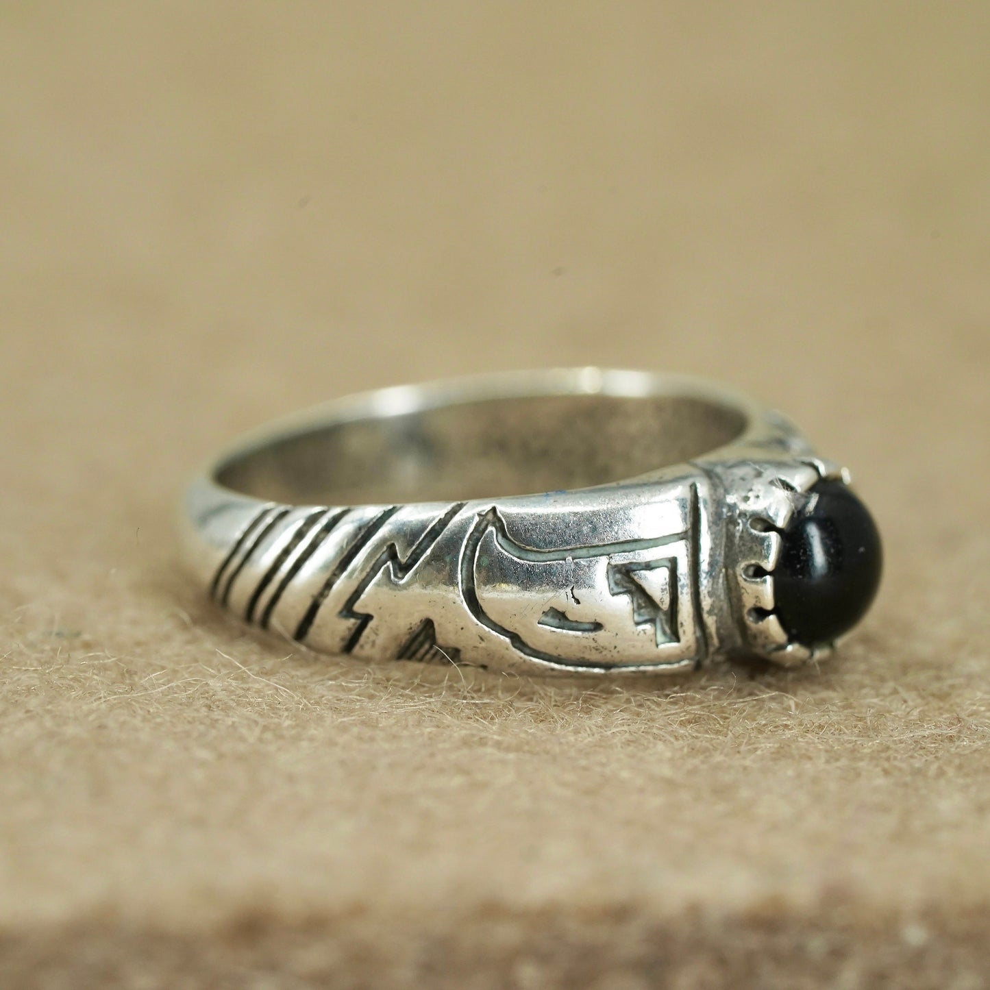 Size 6, vintage southwestern Shube Sterling 925 silver handmade ring with onyx