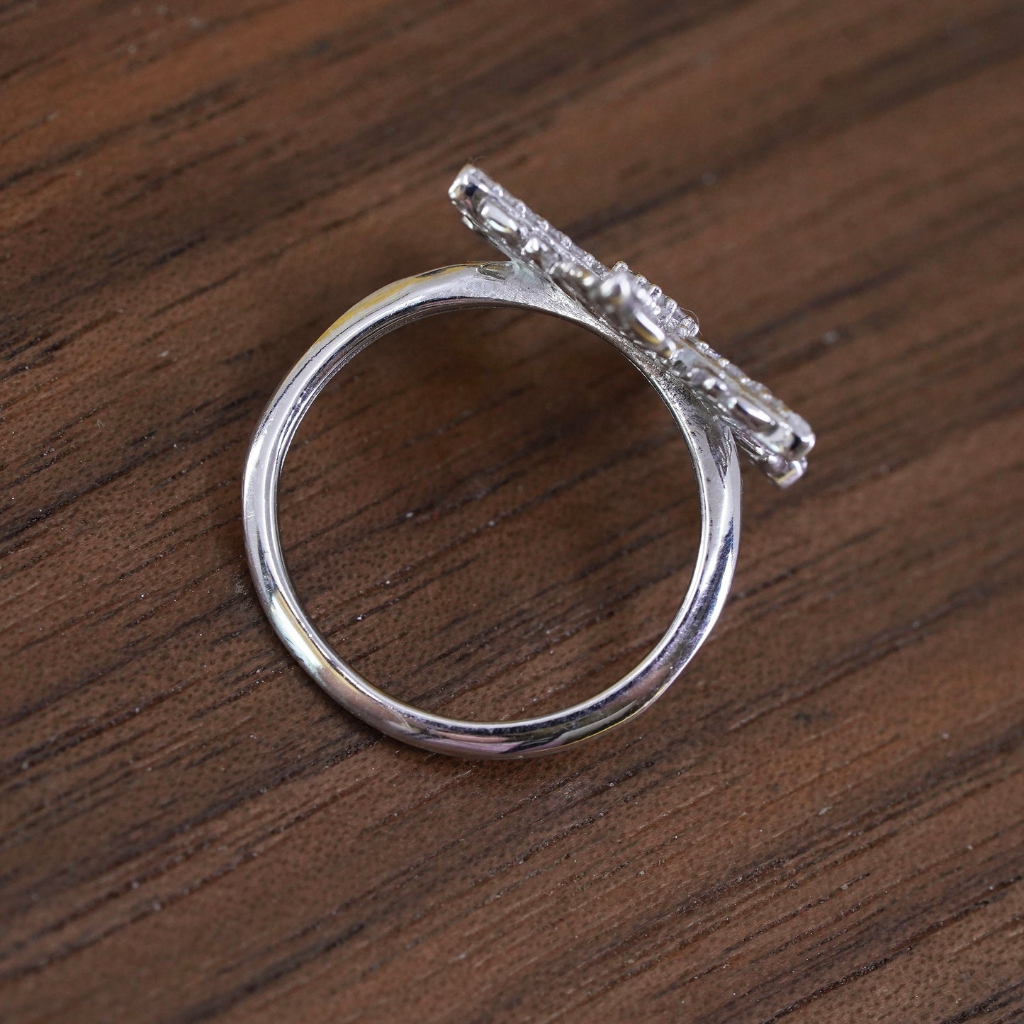 Size 4, Sterling 925 silver ring with snowflake flower and cluster diamonds