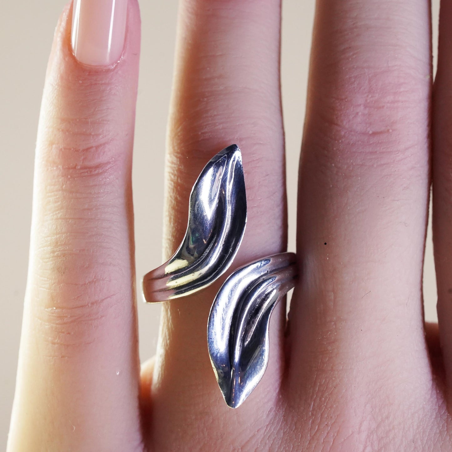 Size adjustable, vintage sterling silver statement ring, 925 leaf wrap band