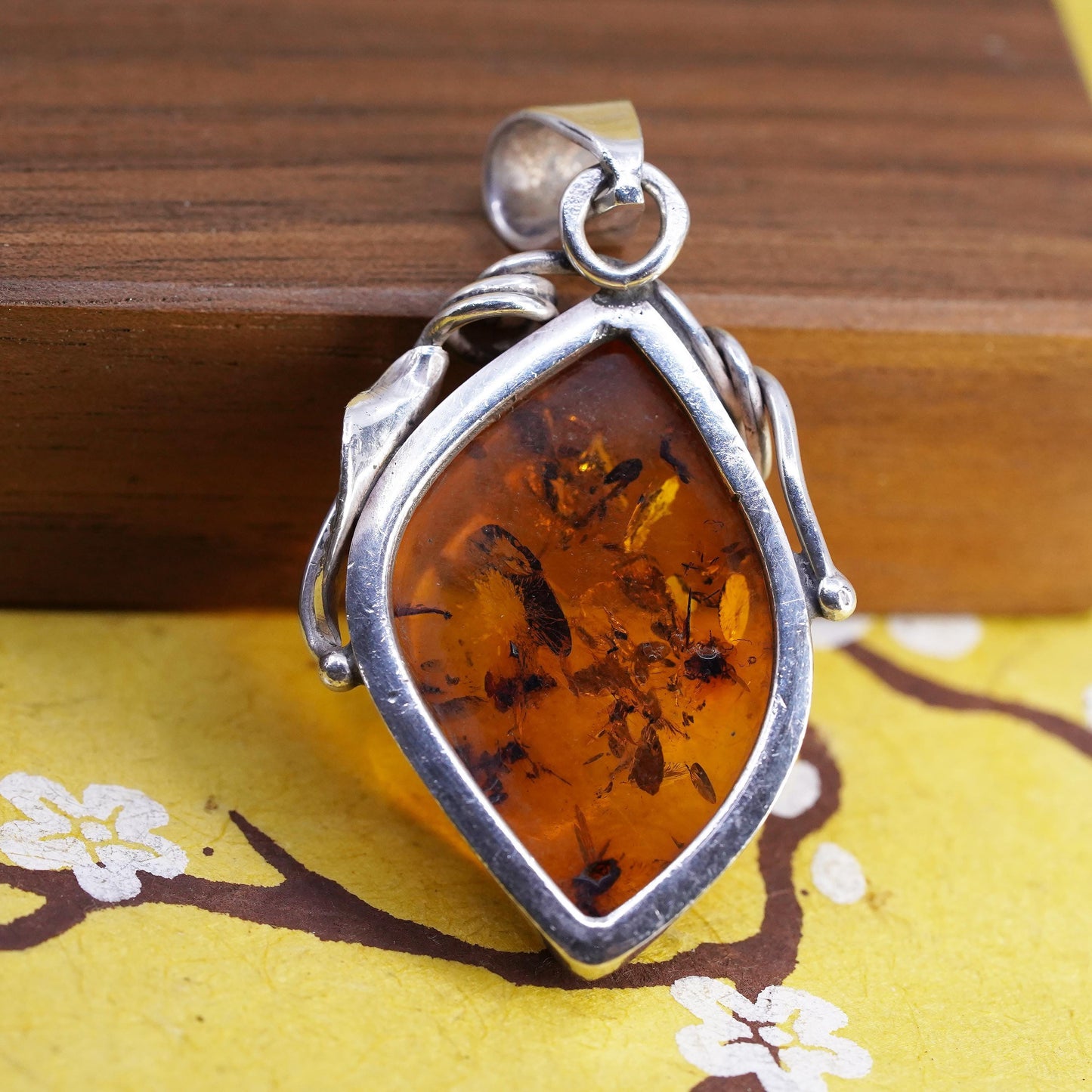 Vintage Sterling silver 925 handmade pendant with Amber and leaves