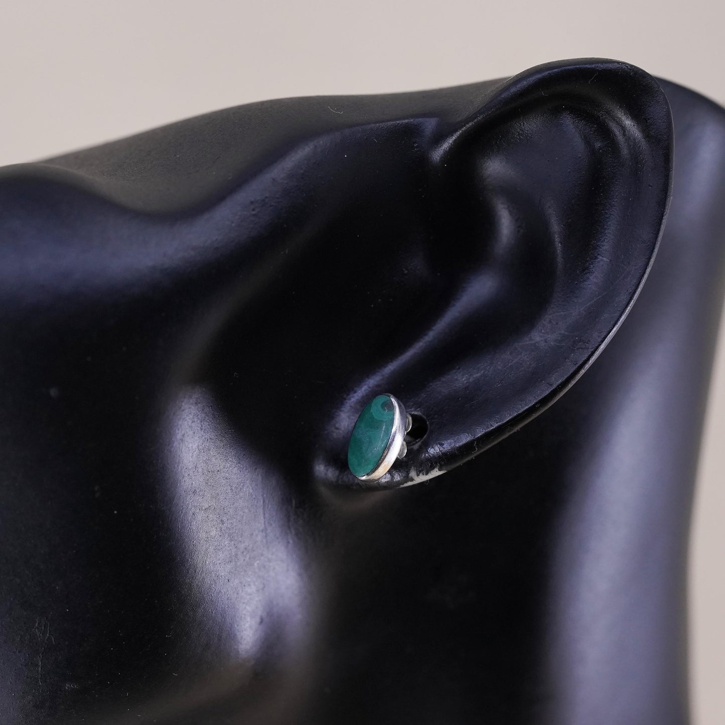 southwestern Native American Sterling silver earrings, 925 studs oval malachite