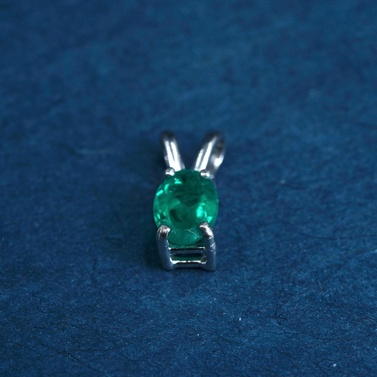 Vintage Sterling 925 silver handmade tiny pendant with emerald