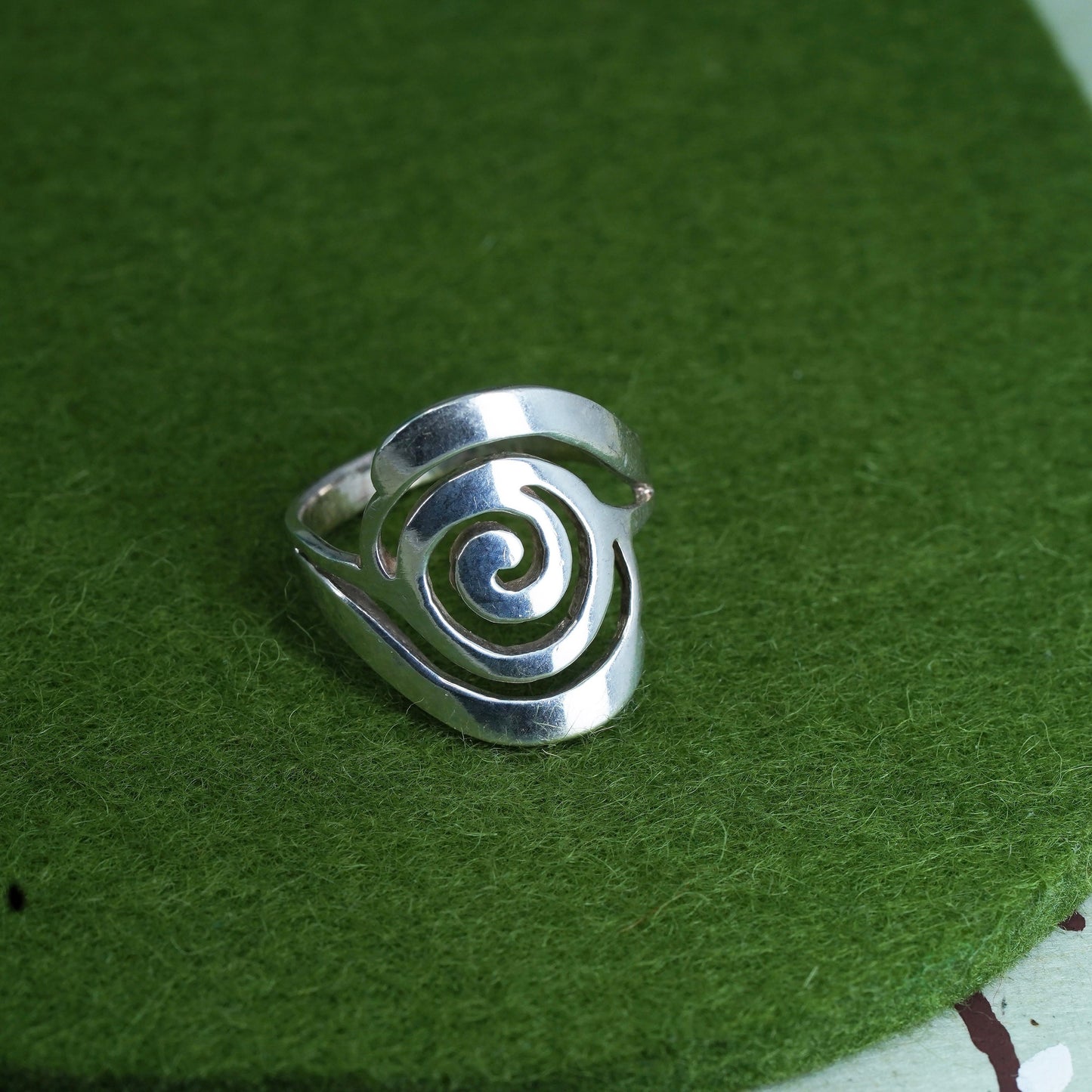 Size 8, Vintage sterling silver handmade sprial ring, 925 silver statement band