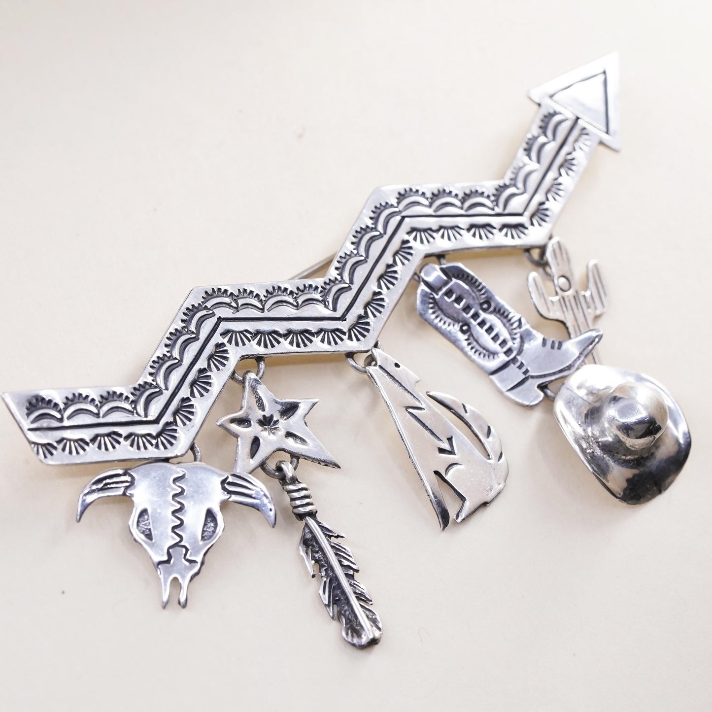 Native American Michael R. Rogers sterling silver brooch, 925 pin wolf cactus