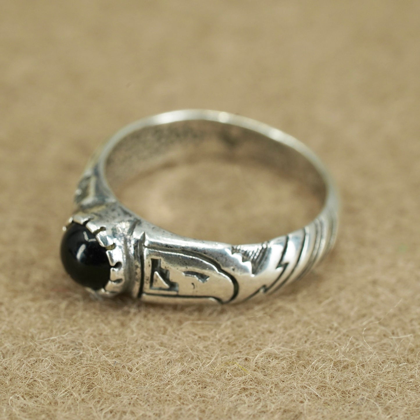 Size 6, vintage southwestern Shube Sterling 925 silver handmade ring with onyx