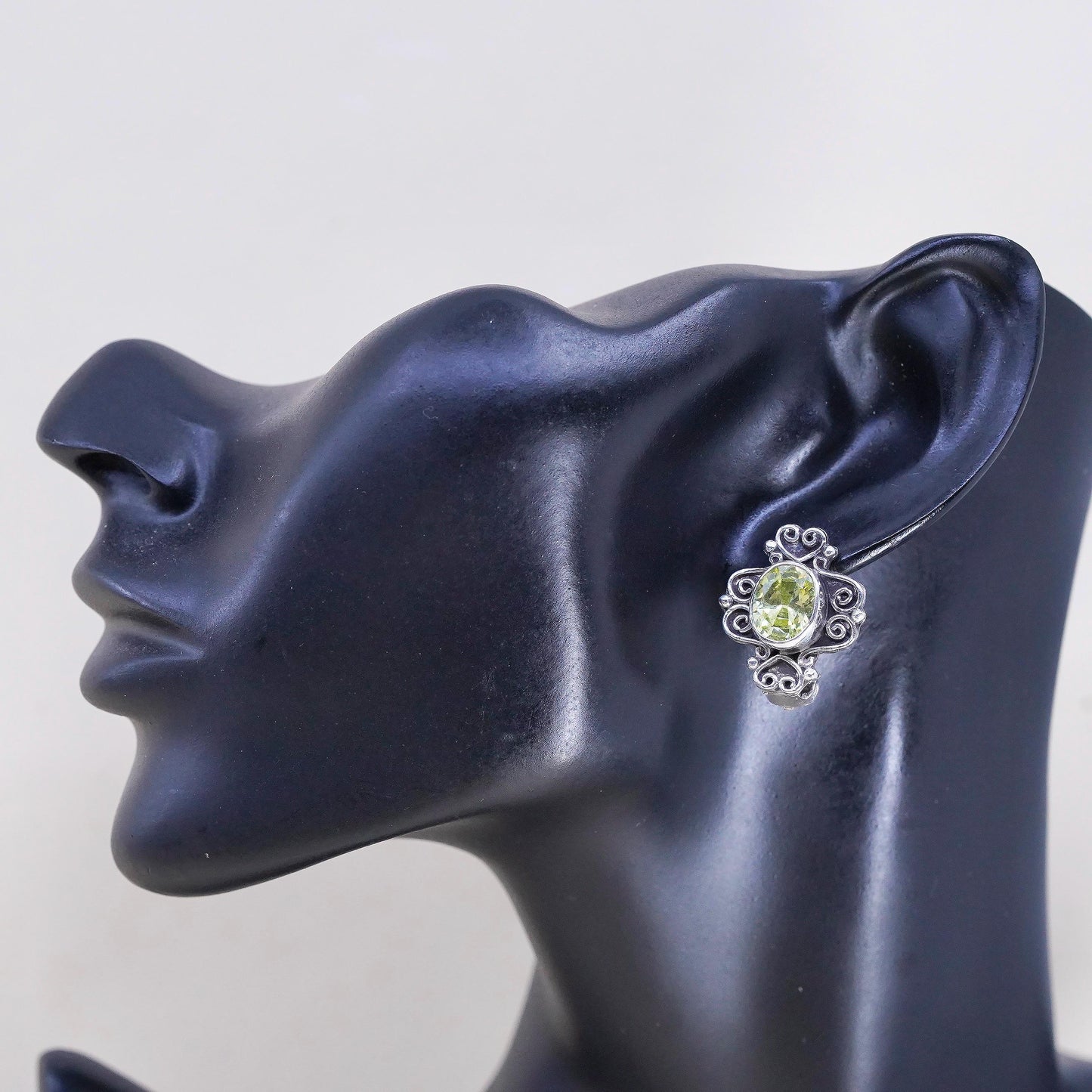 VTG 925 Sterling Silver Peridot handmade Earrings, Oval Green Gemstone Clip On