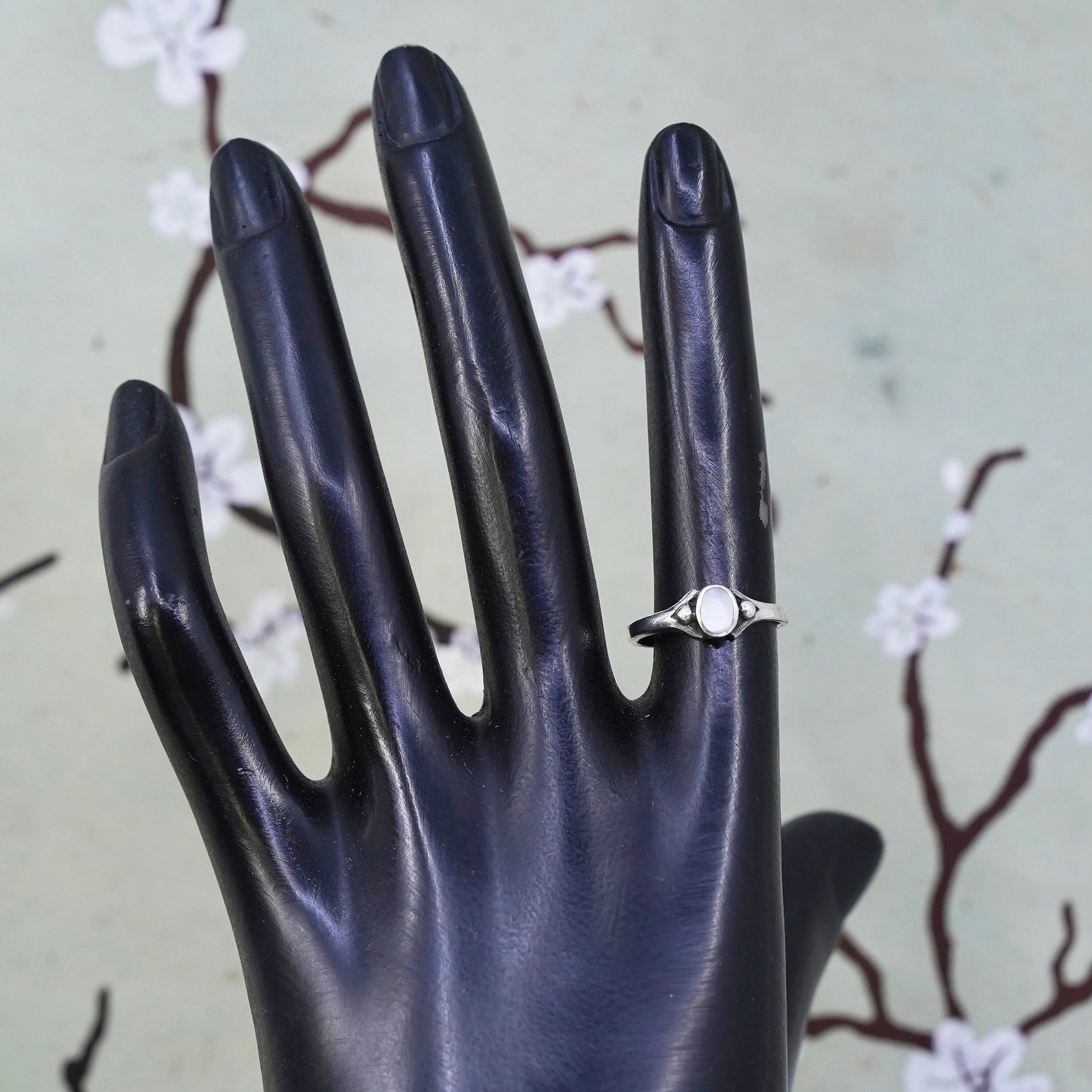 Size 6, Vintage sterling 925 silver handmade ring with oval mother of pearl
