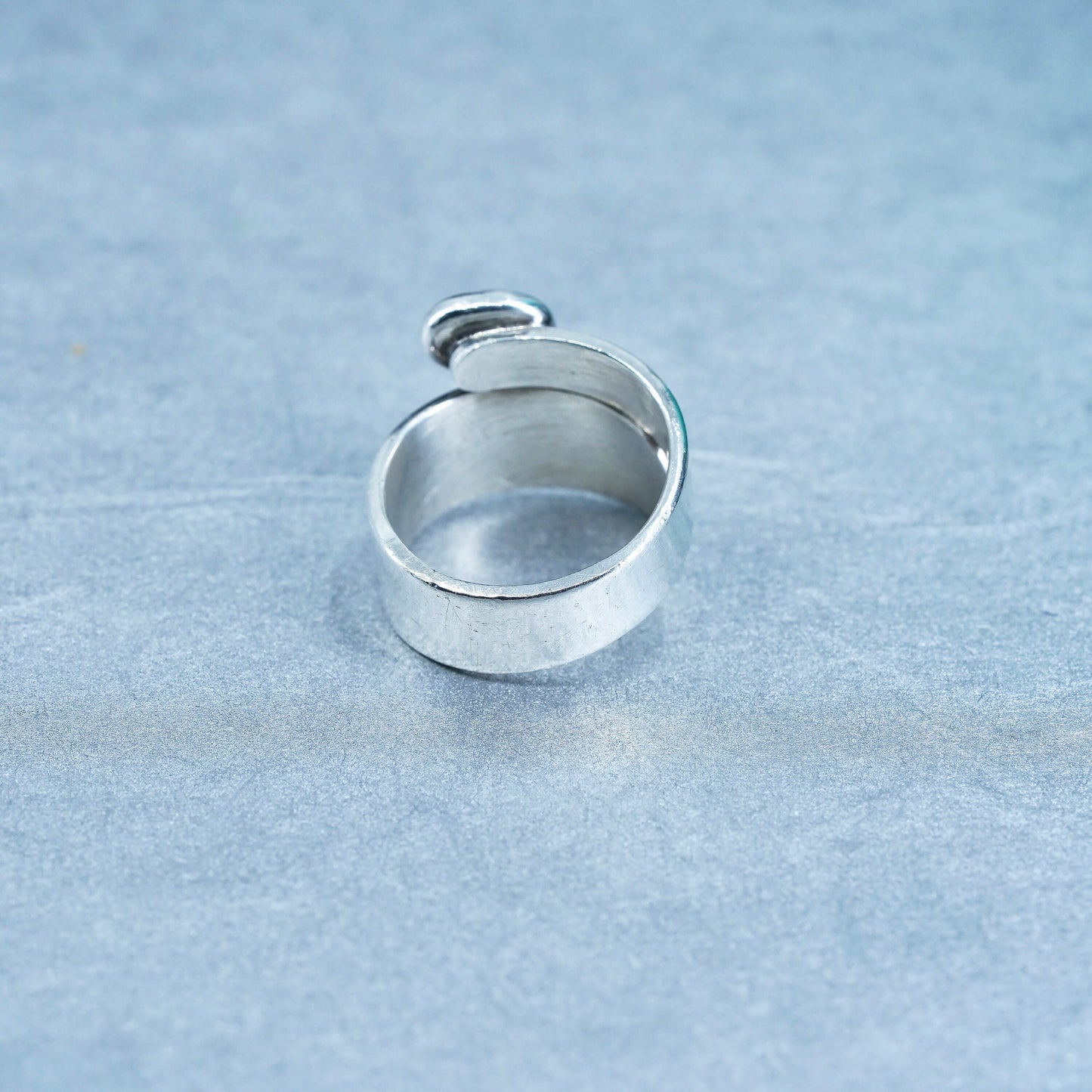Size adjustable, Mexican Sterling 925 silver handmade wavy ring w/ oval onyx