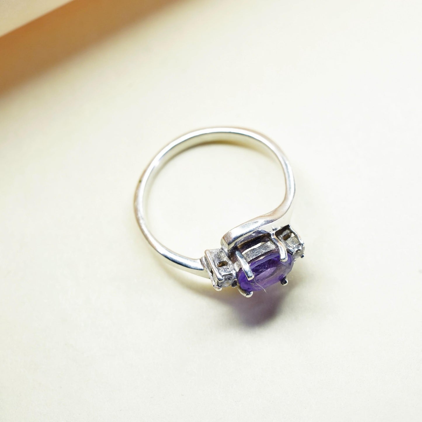 Size 7, vintage Sterling 925 silver ring with amethyst