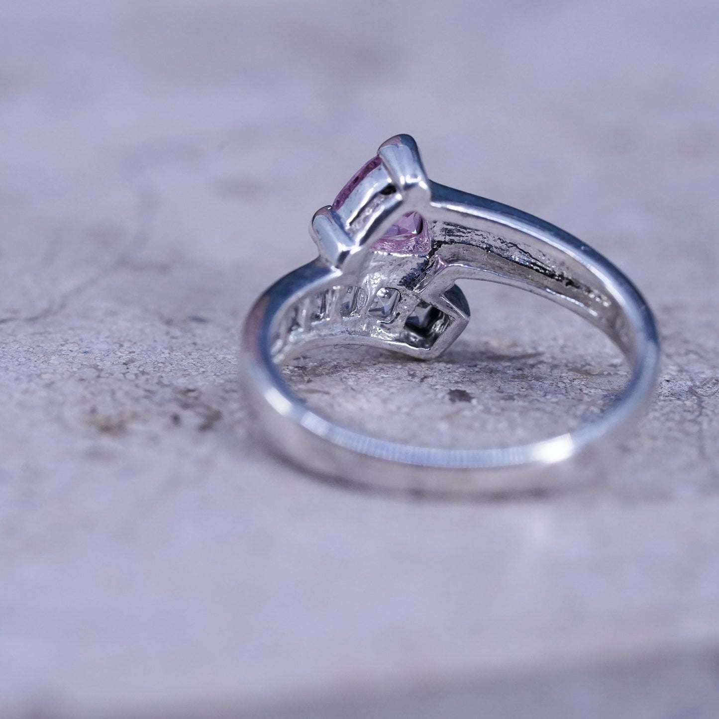 Size 6, vintage Sterling 925 silver handmade ring with pink crystal details